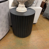 END TABLE ROUND BLACK SCALLOPED