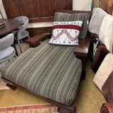 LOUNGE CHAIR