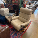 EKORNES STRELESS RECLINER W OTTOMAN & TABLE