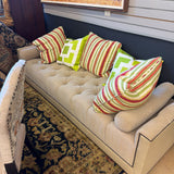 TUFTED CHAISE