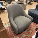4 HANDS LEVI SWIVEL CHAIR