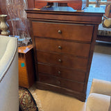 DRESSER